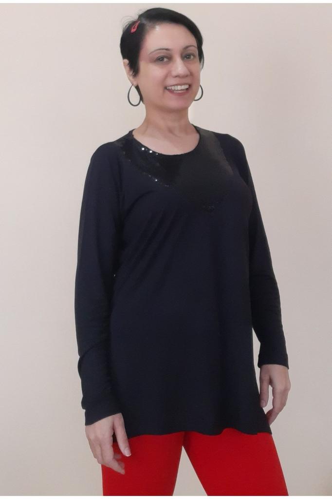 Женская стильная футболка большого размера, черная футболка из вискозы из чесаного хлопка с деталями из палитры пайеток спереди