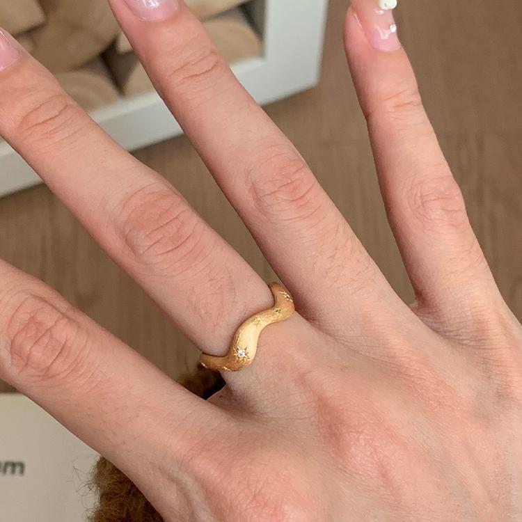 Retro Gold Brushed Wave Ring Women's Light Luxury Eight-star Light Niche Design Ring Titanium Steel Non-fading Accessories