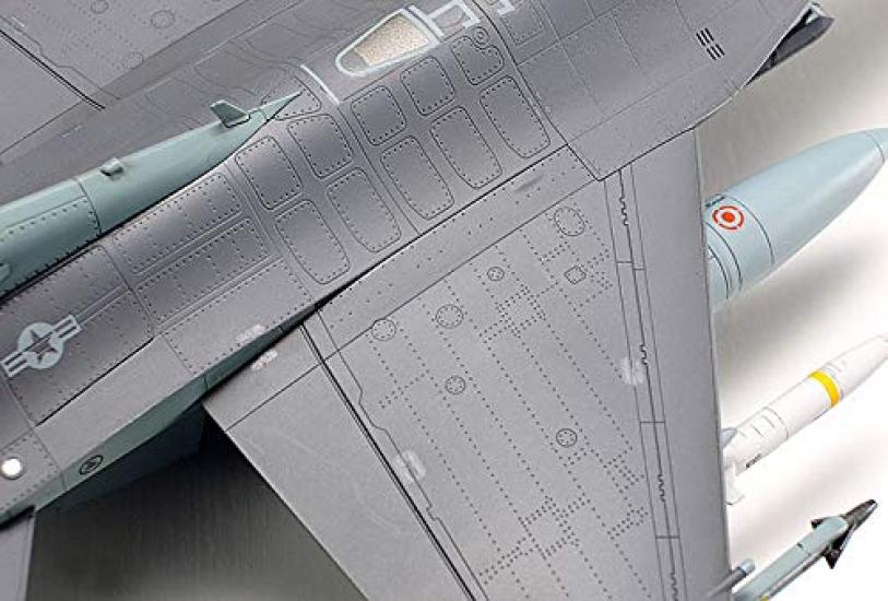 Tamiya Warbird Collection 88 US Air Force Lockheed Martin Block 50 Fighting Falcon Fully Equipped Plastic Model Kit 60788 1/72 No. F-16CJ