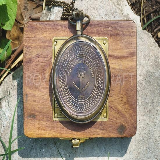 Винтажные латунные карманные часы Victoria London 1876 с цепочкой и батарейкой в ​​стиле стимпанк в деревянной коробке