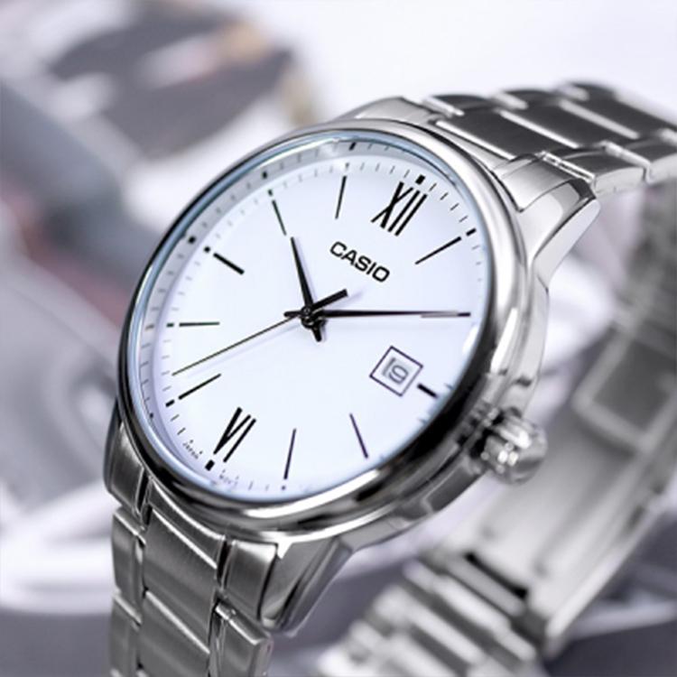 Casio Серия часов Простые Ретро Маленькие Круглые Часы Деловые Повседневные Модные Часы из Нержавеющей Стали Кварцевый Механизм Ремешок из Нержавеющей Стали MTP-V002D-7B3