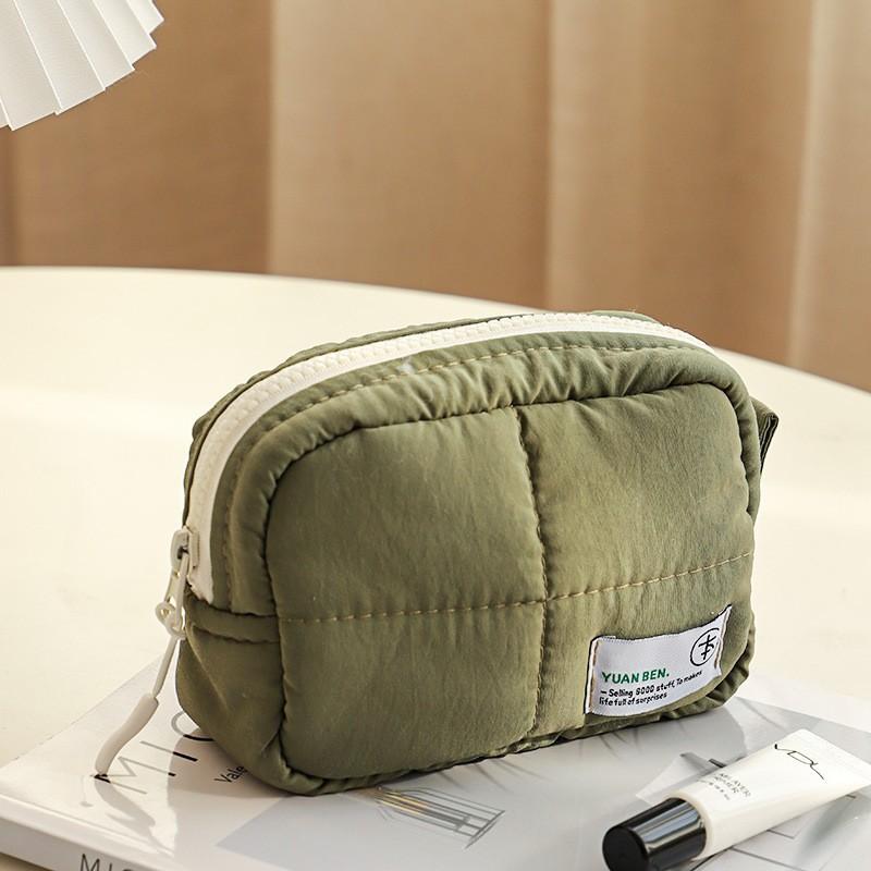 New Design Quilt Quilted Nylon Fluffy Shockproof Cosmetic Bag Cosmetic Storage Female Portable Makeup Bag Travel Vanity Wash Bag