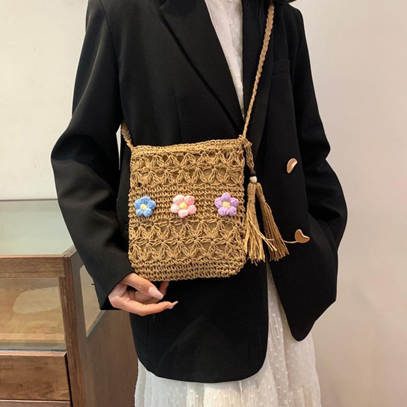 Straw Beach Bag Summer Woven Tote Bag with Tassels Floral Decor Shoulder Bag for Women Straw Purses and Handbags Rattan Boho Bag Raffia KTY