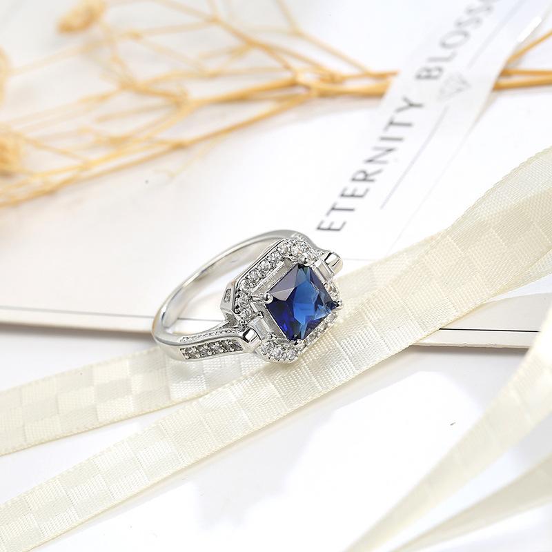 Женские обручальные кольца SODROV с классическим синим цирконом