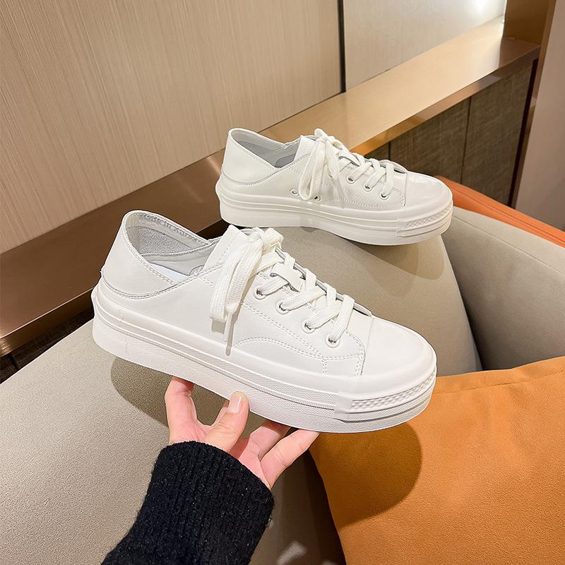 Женские повседневные туфли на шнуровке из мягкой корейской белой кожи 2025 года — модные универсальные студенческие спортивные кроссовки на весну/лето