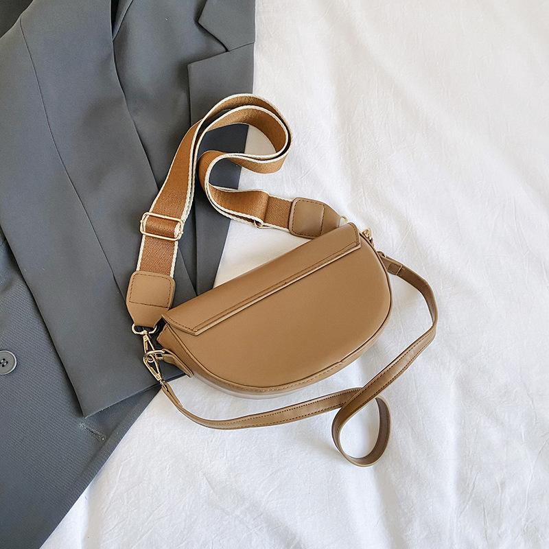 Сумка женская зимняя простая повседневная сумка на одно плечо подмышкой нишевая модная трендовая сумка через плечо женская