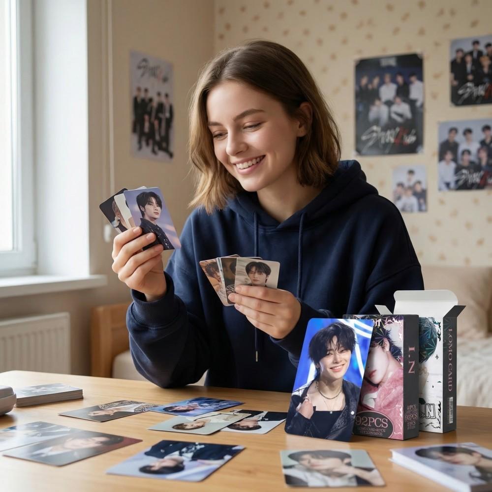 92 шт. Горячие K-pop кумиры Stray Kids Коллекционные карточки Стикеры Фотооткрытки Высокой четкости Карты Фанаты Поддержка Подарки L.N LOMO Для детей Развлекательные