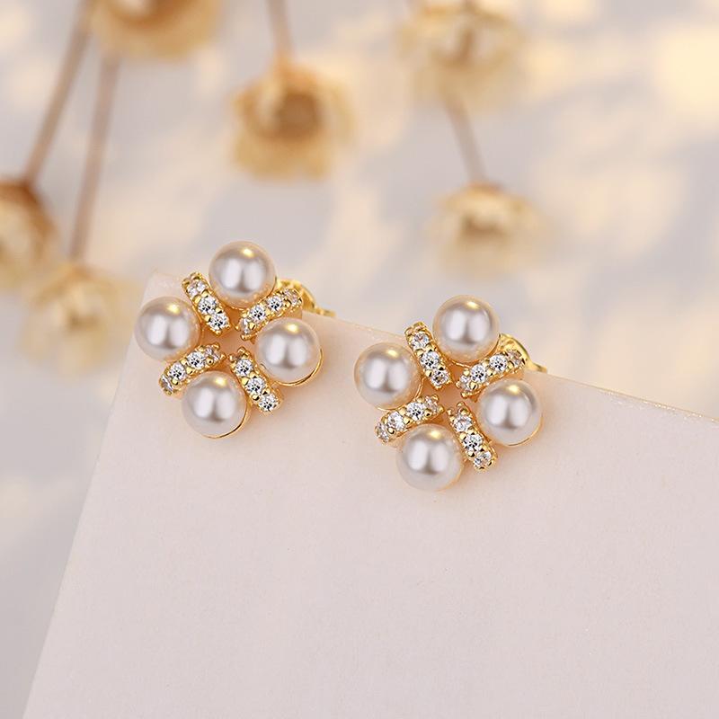 Новая Мода S Серьги-иглы Темперамент Новые Нежные Серьги с жемчугом в виде цветка Серьги в холодном стиле для женщин