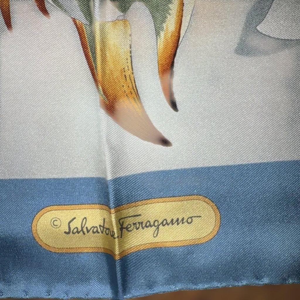 Шелковый шарф Salvatore Ferragamo б/у с узором из рыб и бабочек синего цвета