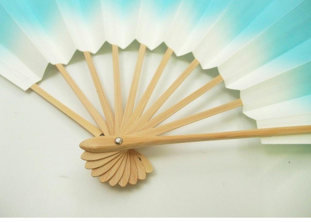 Асакуса Кимоно Город Бокаши Танцевальный веер Белый бамбук 9 см 5 минут Белый бамбук Сделано в светло-голубом цвете Синий Практика Танцевальный и Фестивальный Танец [Blue Japan]