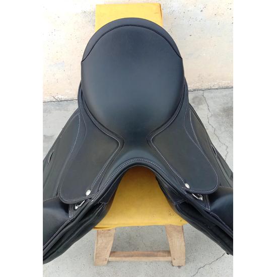 Кожаное выездковое седло с монокрылом и сменными вставками, размер 17", 17,5", 18"