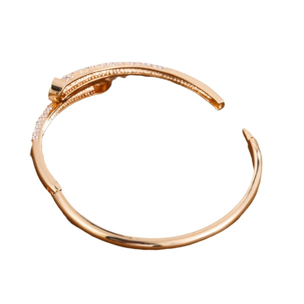 Модный дизайн меньшинства с микро-инкрустацией из циркона Ins с холодной поверхностью браслета