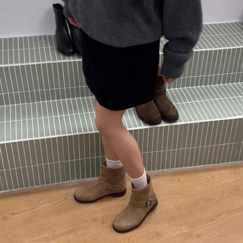 Версия из овчины~ ретро замшевые матовые с круглым носком на толстом каблуке с ремешком и пряжкой короткие ботинки женские 2025 ковбойские ботинки в западном стиле ботинки Мартин