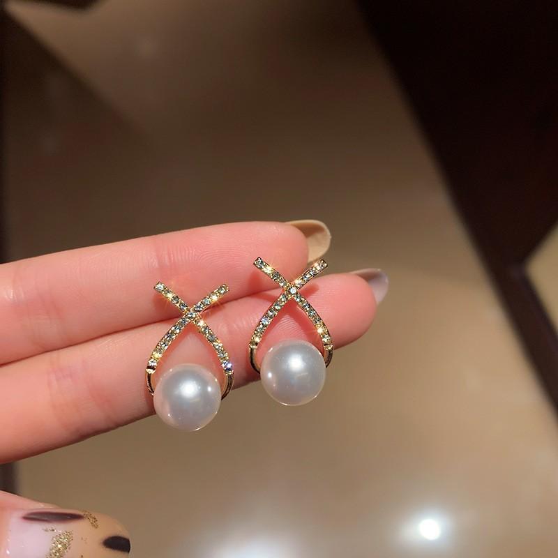 Silver needle light luxury Spice Girl pearl stud earrings temperament retro super flash earrings women's fashion high sense personalized earrings
