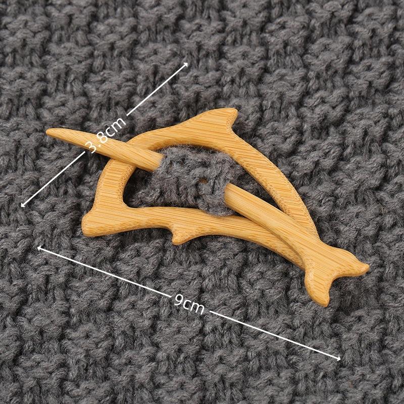 Brooch Pin with Woodenanimal Pattern