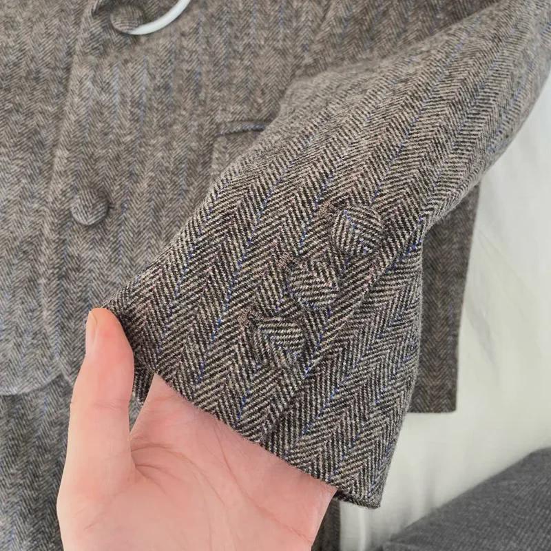 Шикарный комплект из шерстяного короткого пальто с узором «елочка» и плиссированной юбки для женщин