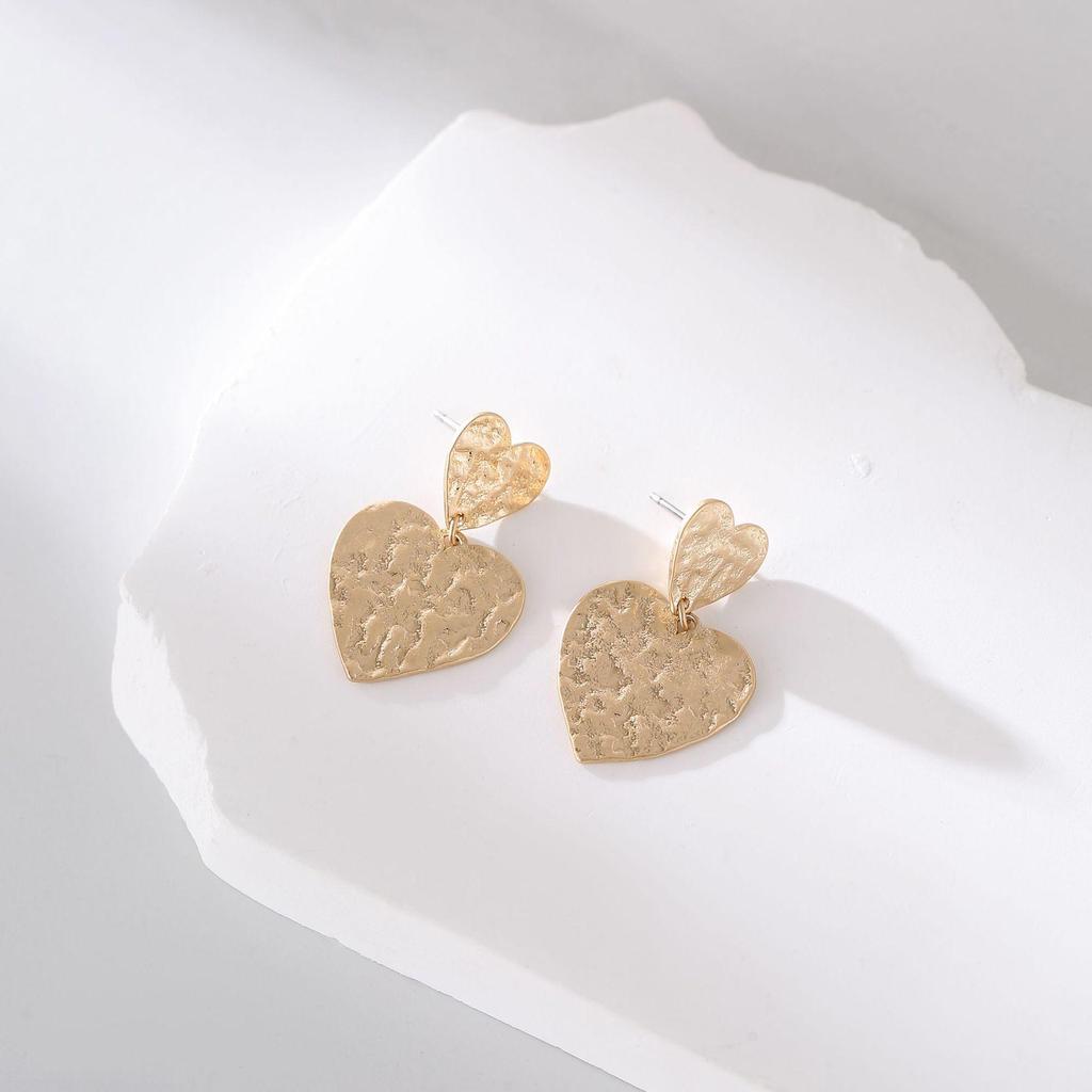 Минималистичные металлические серьги-кольца: Уникальный, смелый и стильный дизайн, который подчеркнет вашу модную ауру.