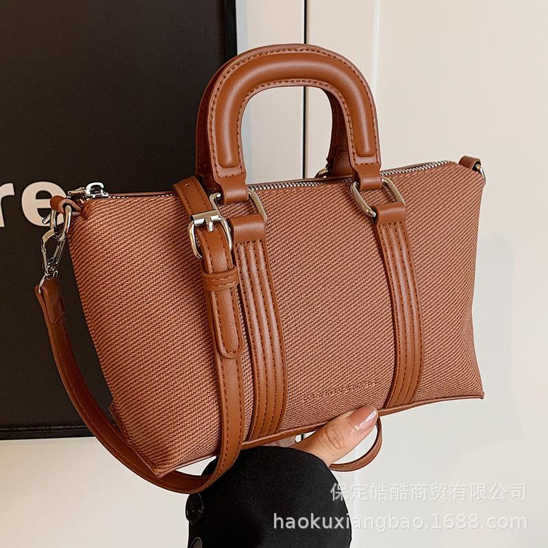 Популярная в этом году женская сумка большой вместимости 2025 новая модная текстурированная сумка через плечо летняя универсальная сумка-тоут для поездок на работу