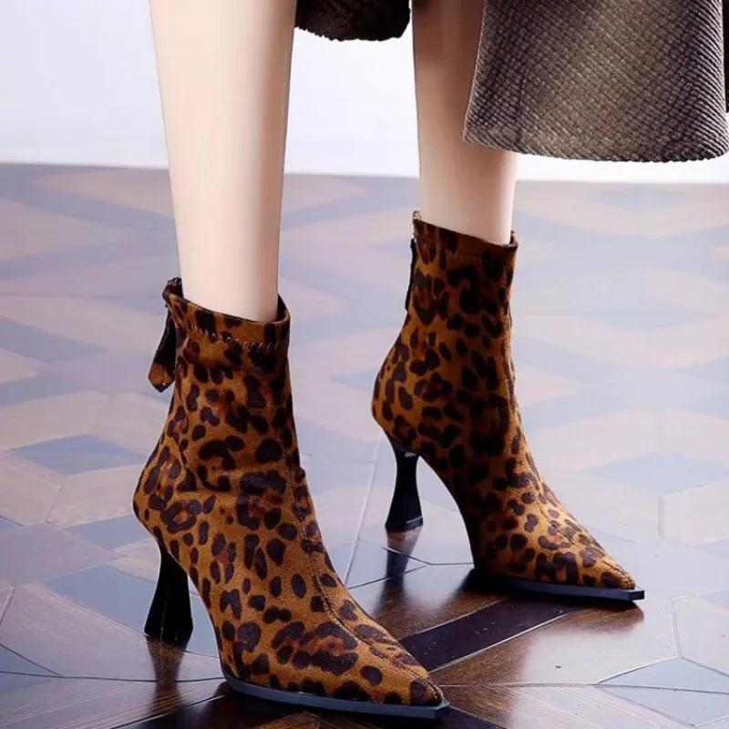 Модная женская обувь 2024 года, модные женские сапоги на молнии, осенние сапоги с острым носком и леопардовым принтом, сексуальные короткие сапоги на шпильках или тонких каблуках