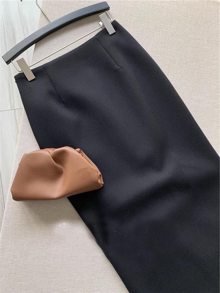 Experience the Unforgettable Beauty of Autumn and Winter with Our Luxurious Wool High-waist Pencil Skirt.