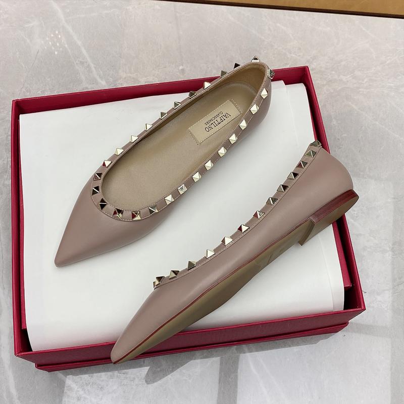 Trendy Fashion Rivets Shallow Black Patent Leather Single Shoes For Women French Style Pointed Flat Bottomed Women's Shoes