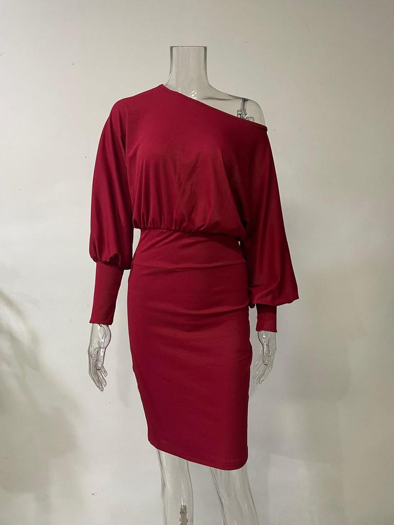 2024 Европейское и Американское Осенне-Зимнее Платье Вязаное с Рукавами Летучая Мышь, Подчеркивающее Фигуру, Большого Размера