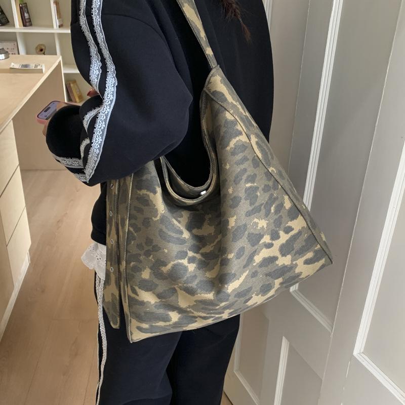 Leopard Print Canvas Bag Women's New Korean Autumn and Winter Large-capacity Commuting Shoulder Bag Tote Bag Lazy Loose Tote Bag