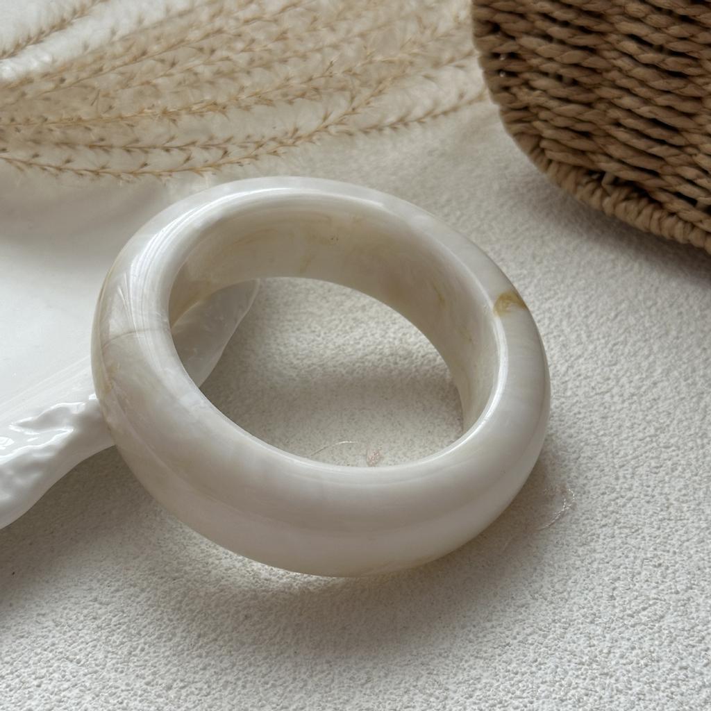 Бохо Бежевые Неправильной Формы Акриловые Смоляные Массивные Браслеты для Женщин на Руку Готические Геометрические Металлические Браслеты с Шармом Парные Украшения Подарок