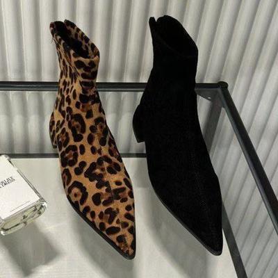 Модные леопардовые женские ботильоны из замши, модные туфли с острым носком, сексуальные дизайнерские ботинки на каблуке, 2025 зима, уютные, роскошные, женские ботинки челси