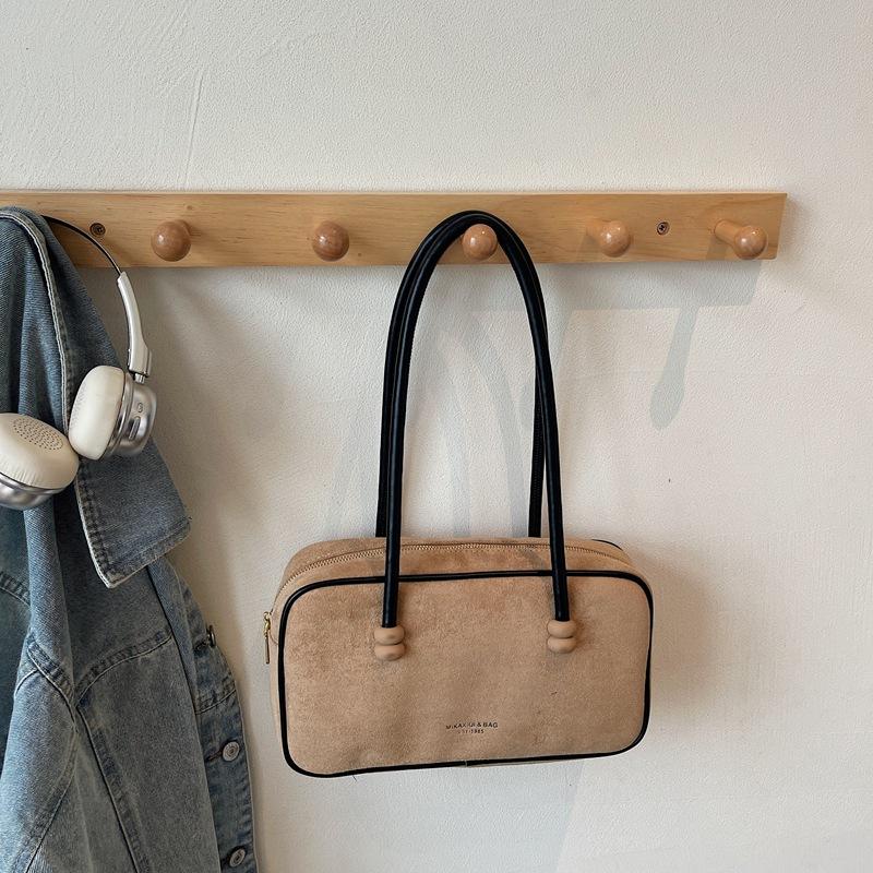 Повседневная вместительная универсальная простая и модная новая замшевая сумка-хобо 2025 осень женская портативная на плечо подмышку