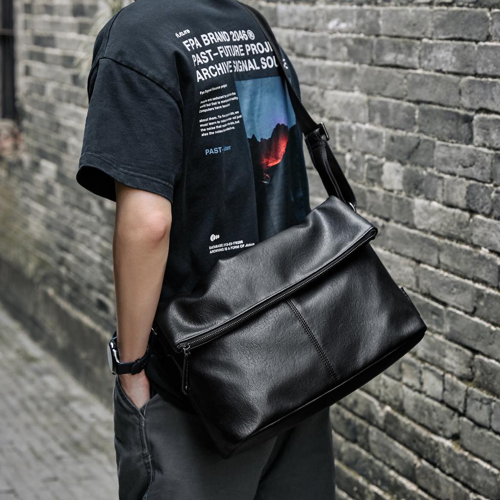 Men's Crossbody Bag, Single-shoulder Bag, Large-capacity Autumn Retro Postman Bag, Men's Backpack for Casual Commuting