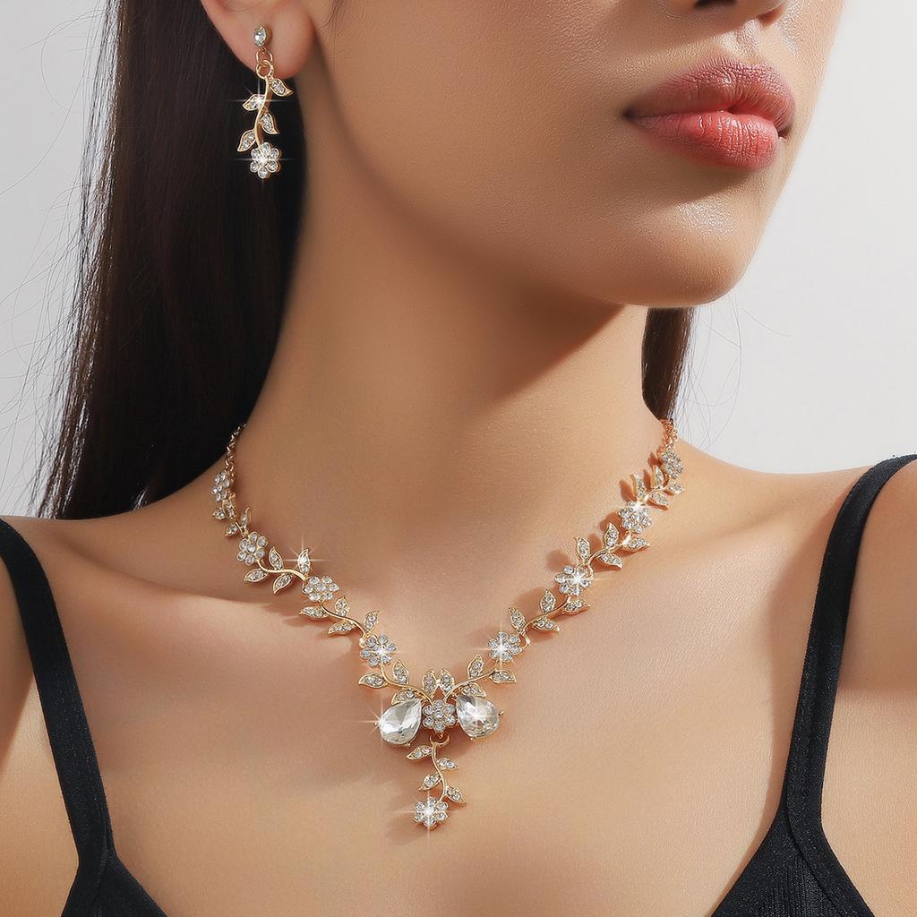 3 предмета Женский модный тренд Маленький цветок Капля воды Ожерелье Серьги Набор циркония Свадебный банкет Вечеринка Фестивальный подарок