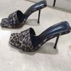 Модные леопардовые темпераментные шлепанцы с квадратным носком, крутые, 2025 новинка, сексуальные босоножки на высоком каблуке с открытым носком, женские