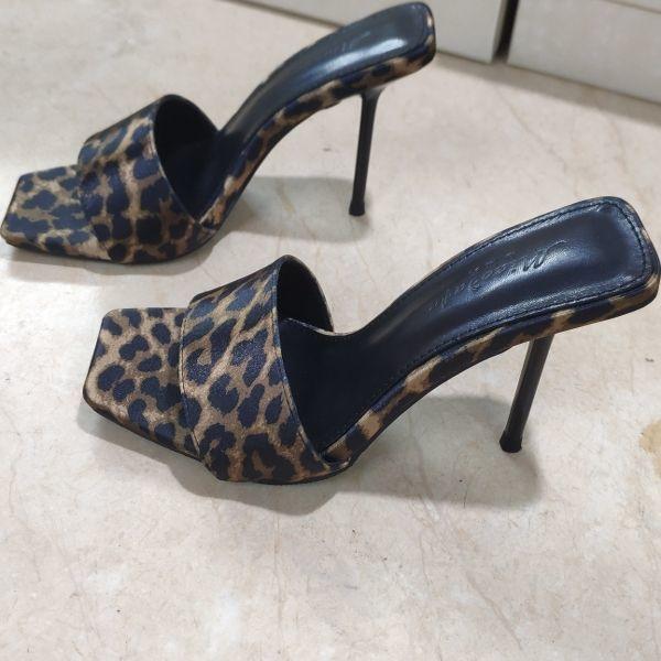 Модные леопардовые темпераментные шлепанцы с квадратным носком, крутые, 2025 новинка, сексуальные босоножки на высоком каблуке с открытым носком, женские