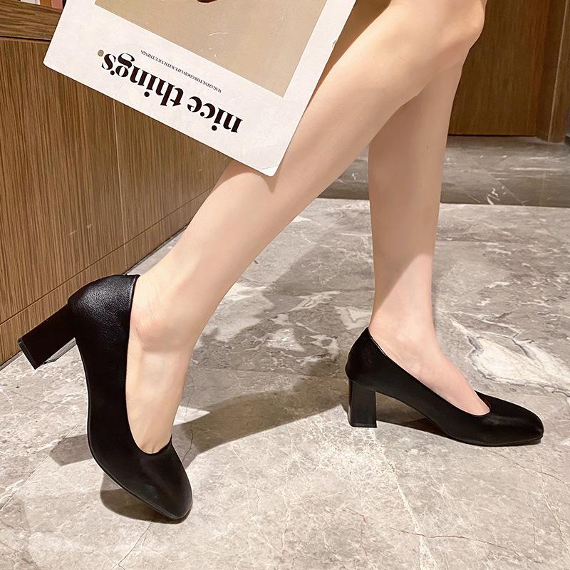 Coarse heel single shoes women's autumn 2025 new light mouth versatile solid color black high heel square head work women's shoes 8178