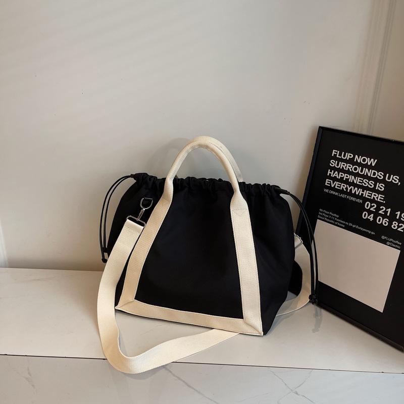 Canvas bag, female tote bag, large-capacity messenger 2025 new spring and summer versatile college student class commuting bag