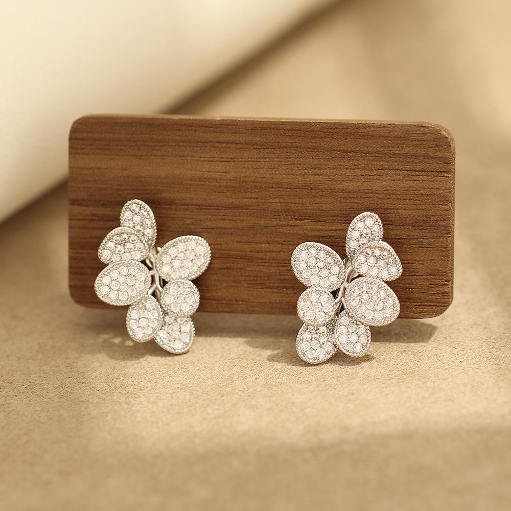 European and American exquisite niche micro-inlaid zircon petal earrings gold-plated and versatile, light luxury without ear piercings, ear clips, ea