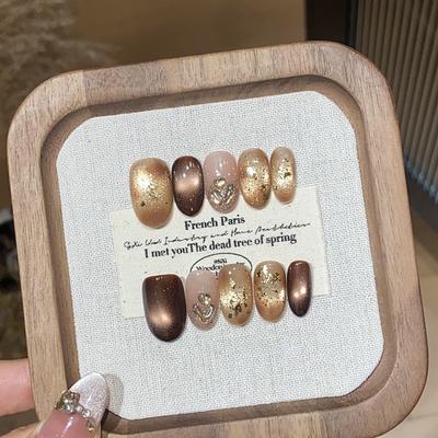 Майяр с размазанным шампанским, золотистым, кошачий глаз, блестками, маленькими бриллиантами, молочным печеньем, броня