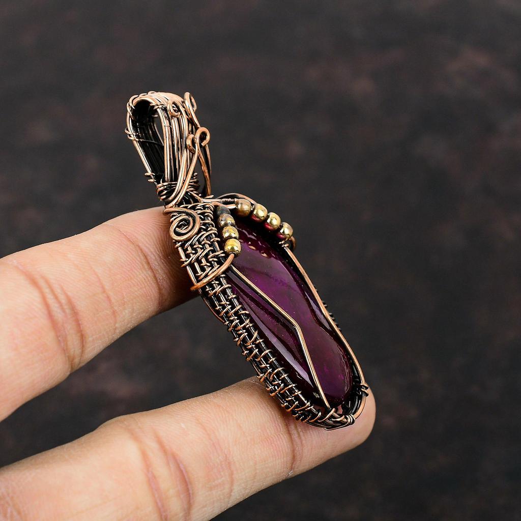 Кулон из фиолетового огненного лабрадорита, медная проволочная обертка, стильный кулон ручной работы, медные украшения для подарка, ювелирные изделия из драгоценных камней в проволочной обертке