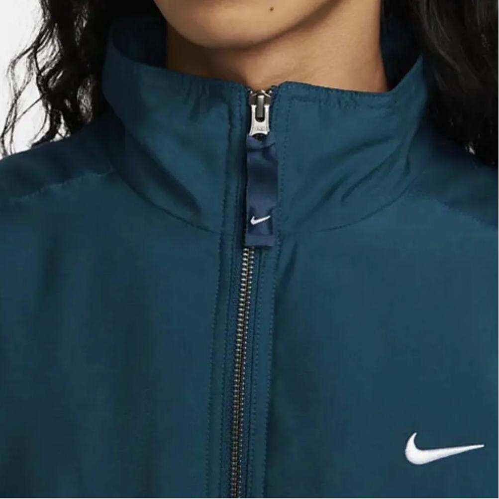 Nike Куртка Solo с вышитым логотипом-галочкой и воротником-стойкой Куртки унисекс Синие DN1267-460