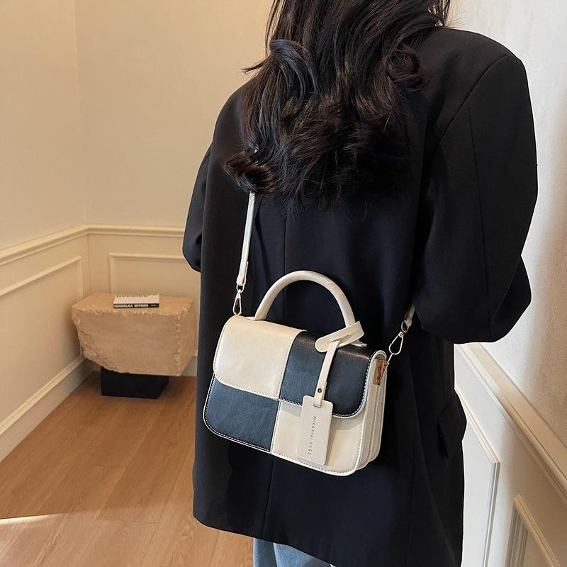 Super fire small bag women's autumn and winter 2025 new fashion retro shoulder messenger bag casual women's portable small square bag
