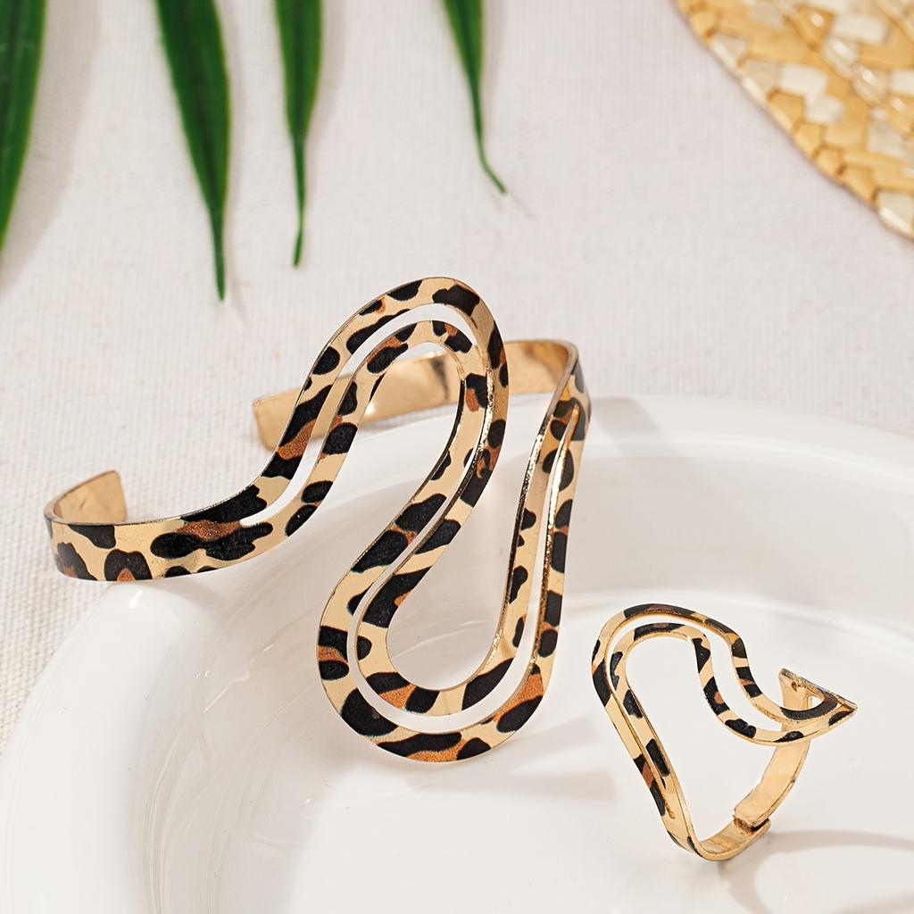 Комплект из манжет и кольца с леопардовым принтом в стиле бохо-шик, идеально подходит для повседневного образа или отпуска