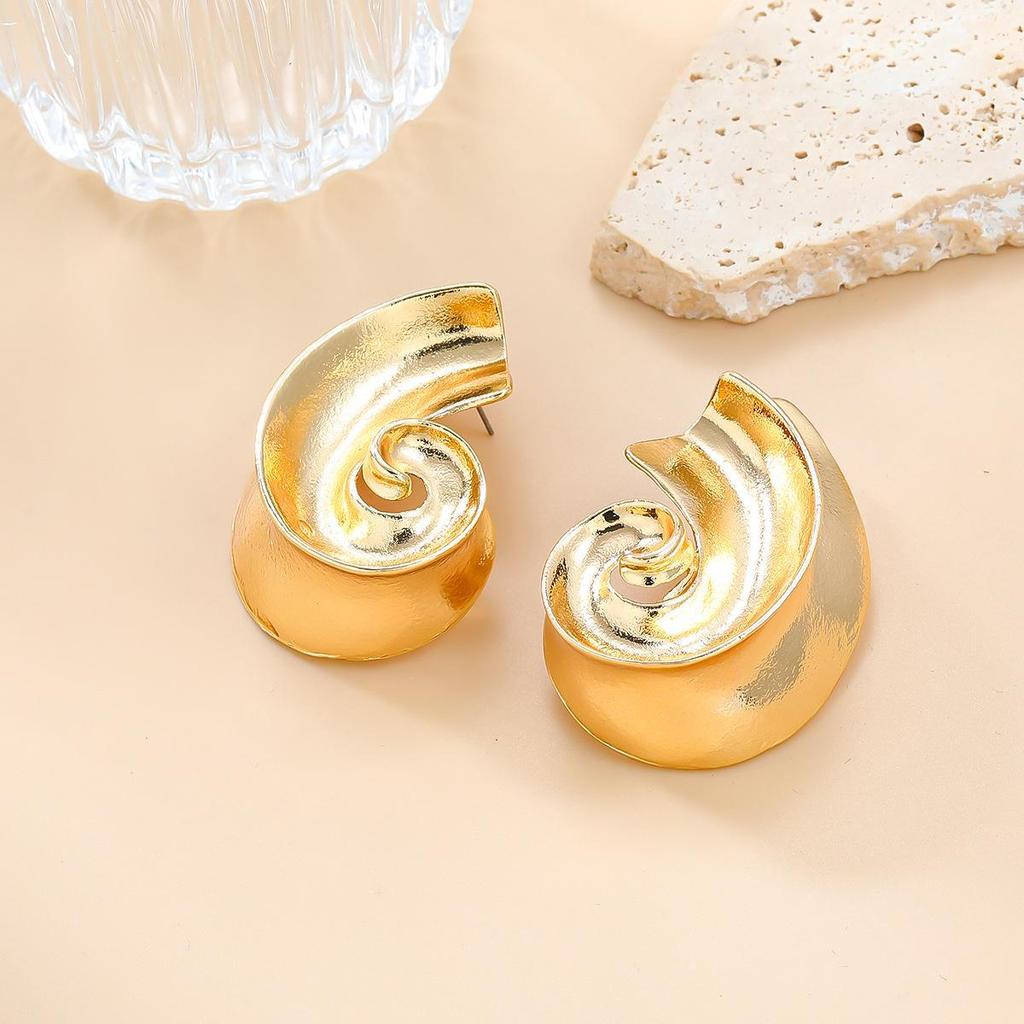 Spring Alloy Earrings: Fashionable European and American Style Thread-Type Metal Jewelry for Women