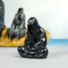 Черная мантия Готическая настольная декорация Черный брат Таинственный мастер Автомобильные поделки для стола