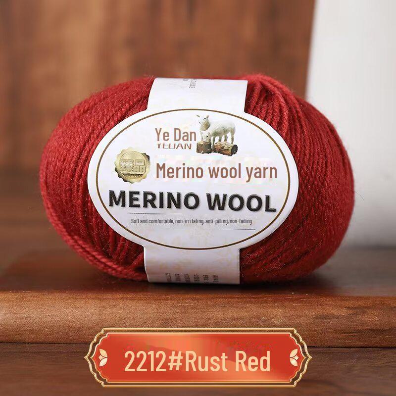 Тканая вручную пряжа из трех нитей мериносовой шерсти средней толщины — идеально подходит для кукольных свитеров, шарфов и шапок.. Изготовлено из 100% овечьей шерсти.