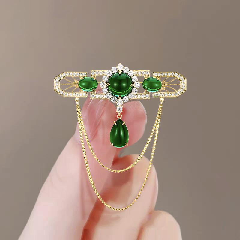 Summer Anti-Exposure Brooch: Fashionable and Luxurious Collar Pin for Women.