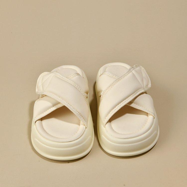 Шлепанцы с дерьмом женские летние 2025 новые маффины толстая подошва нескользящие крест на липучке пляжные шлепанцы на одной подошве