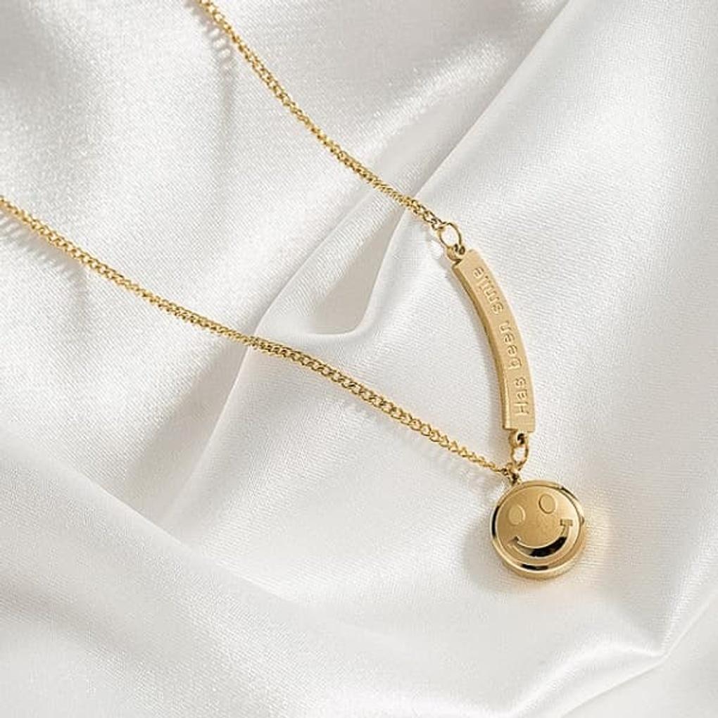 Women's Cute Smile Round Necklace Surgical Steel Necklace