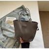 2025 new waterproof nylon handbag Korean style fashionable women's bag casual cloth bag commuting versatile hand bag