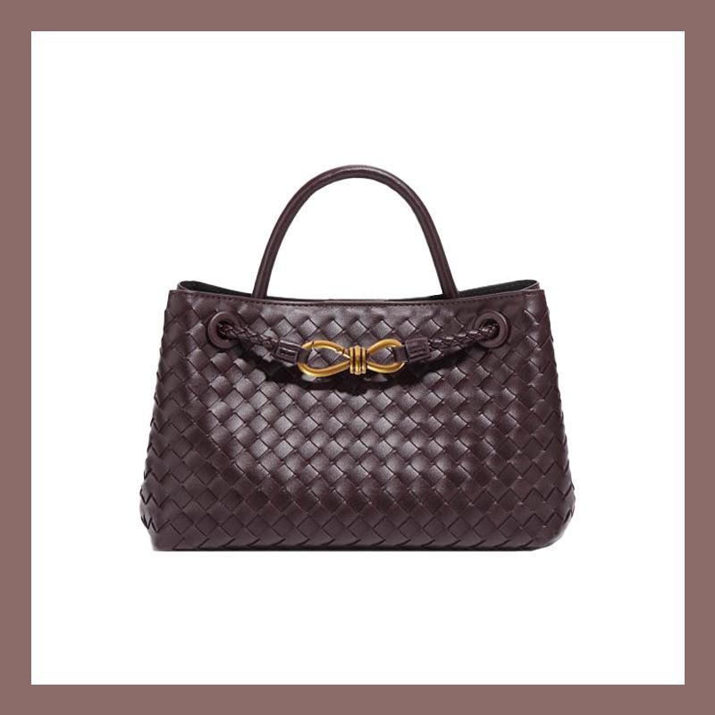 Вместительная сумка среднего размера через плечо или через почтальонку ручной работы